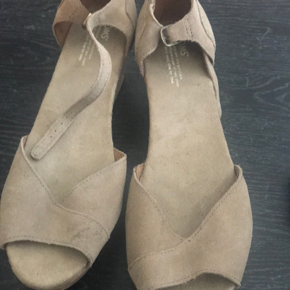 Toms